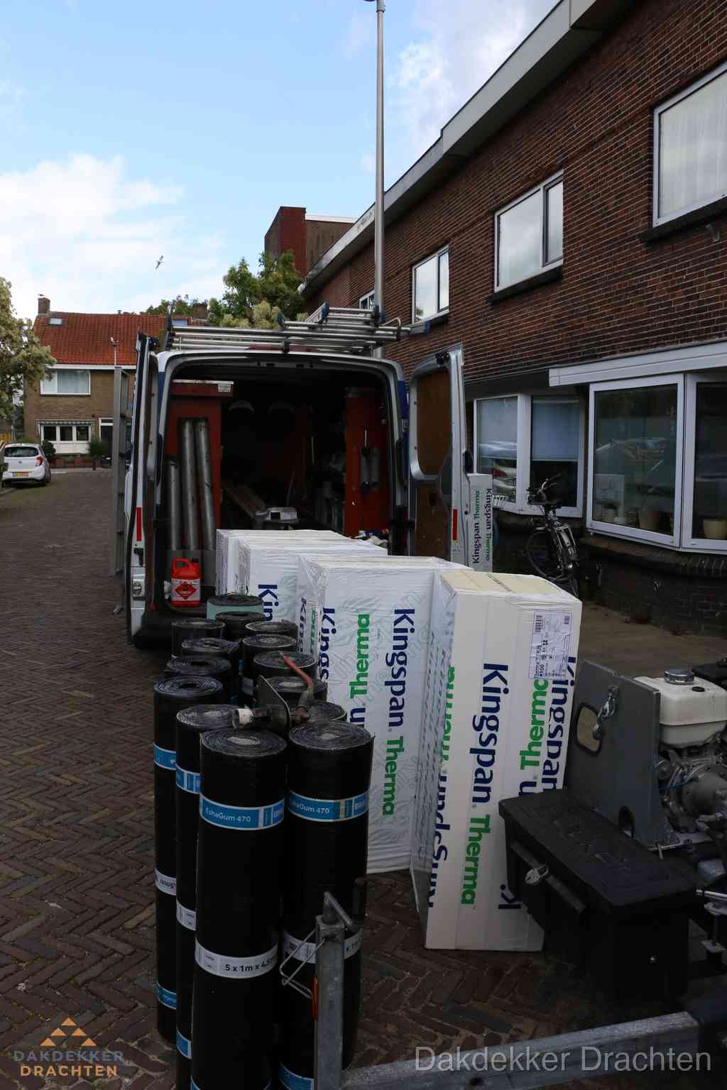 Plat dak met bitumen dakbedekking en brander in Drachten Plat dak met bitumen dakbedekking en brander in Drachten