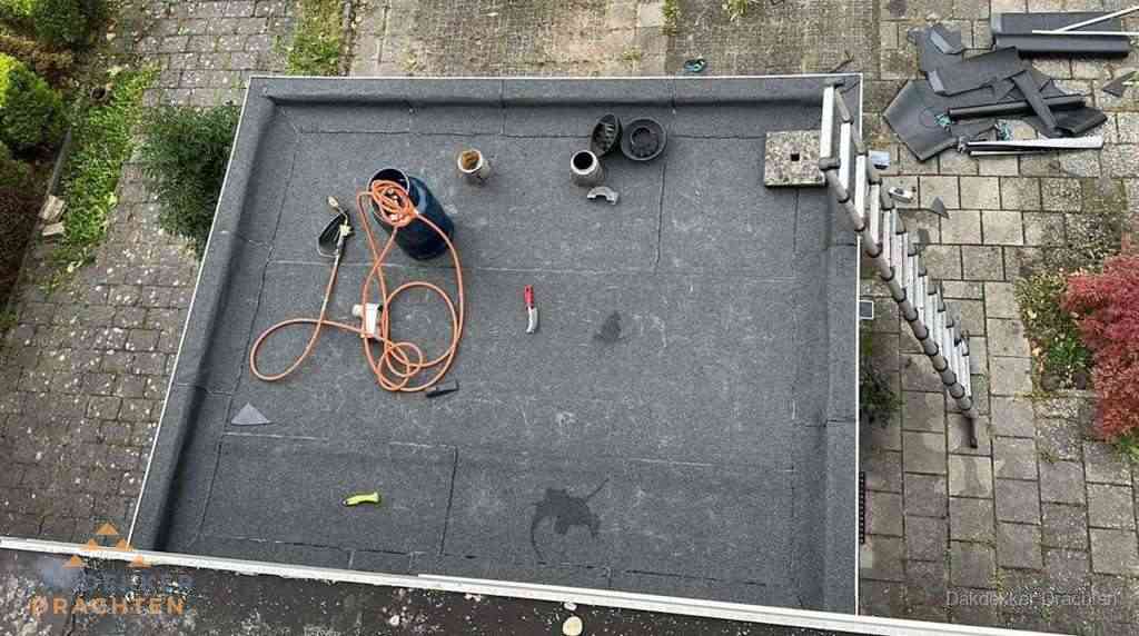 Plat dak met nieuwe bitumen bedekking in Drachten Plat dak met nieuwe bitumen bedekking in Drachten
