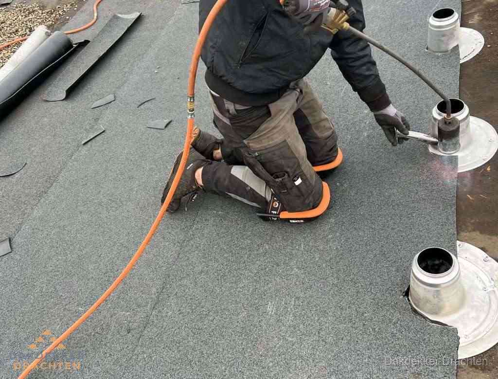 Gereedschap op nieuw plat dak na renovatie in Drachten Gereedschap op nieuw plat dak na renovatie in Drachten
